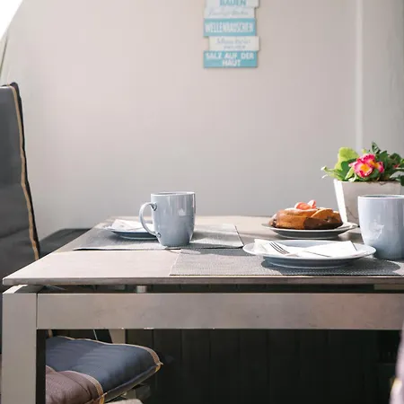 App 212 - Strandlage Lejlighed *